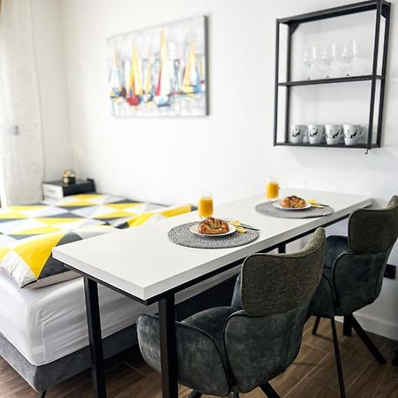 San-Studio Apartment Dugi Rat Buitenkant foto