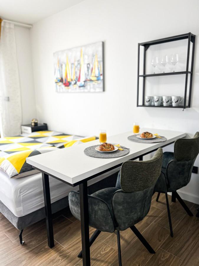 San-Studio Apartment Dugi Rat Buitenkant foto