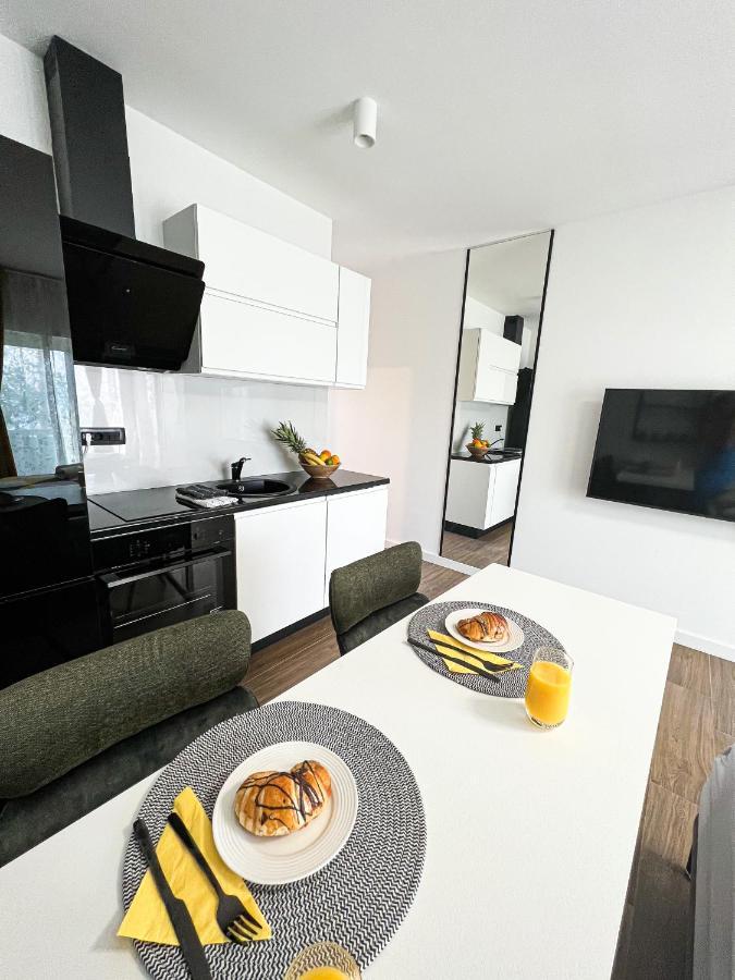 San-Studio Apartment Dugi Rat Buitenkant foto